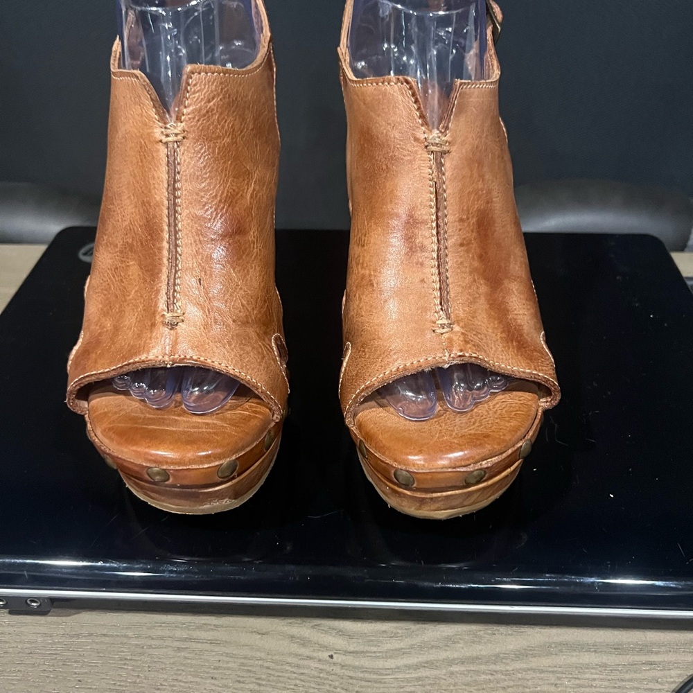 Women's Tan Leather Peep-Toe Shoes‎